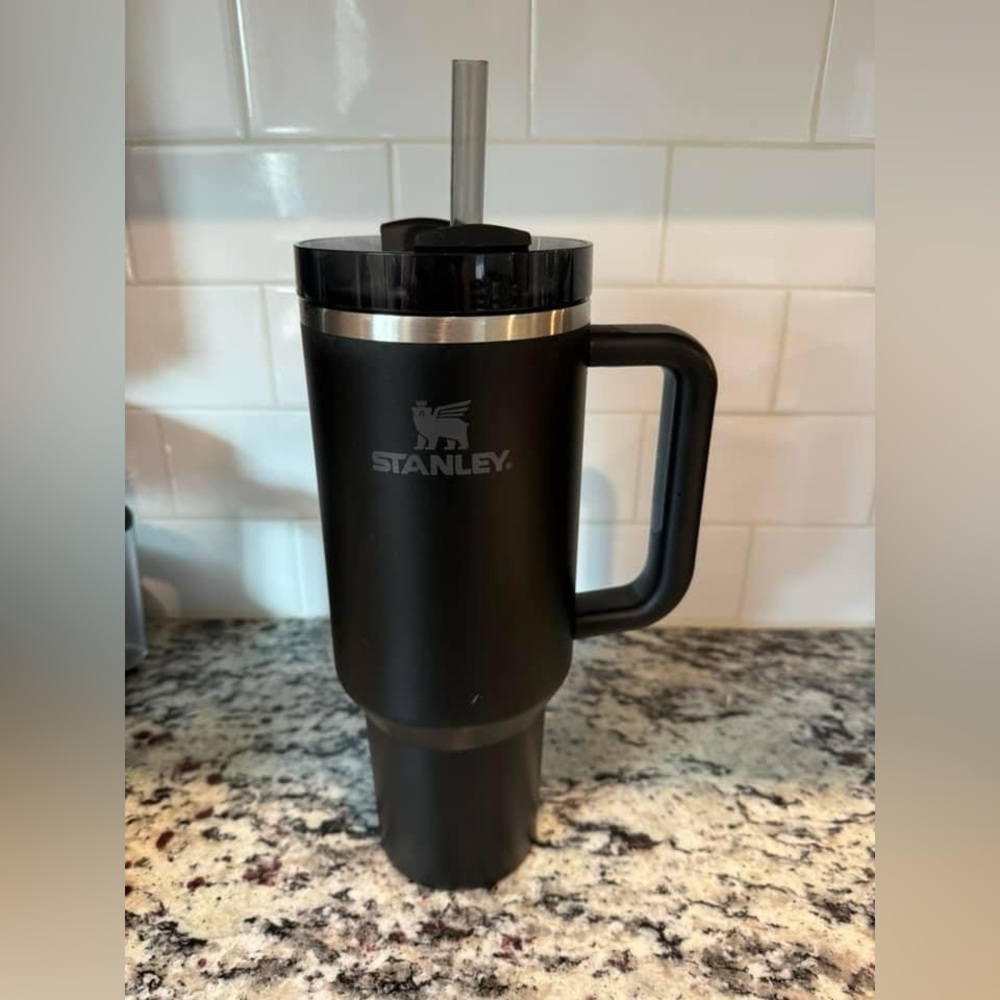 40 oz black Stanley